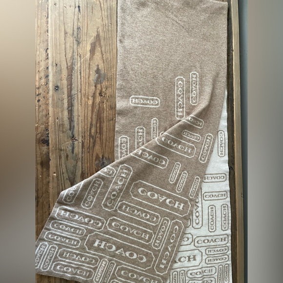 Coach Scarf - Picture 4 of 4